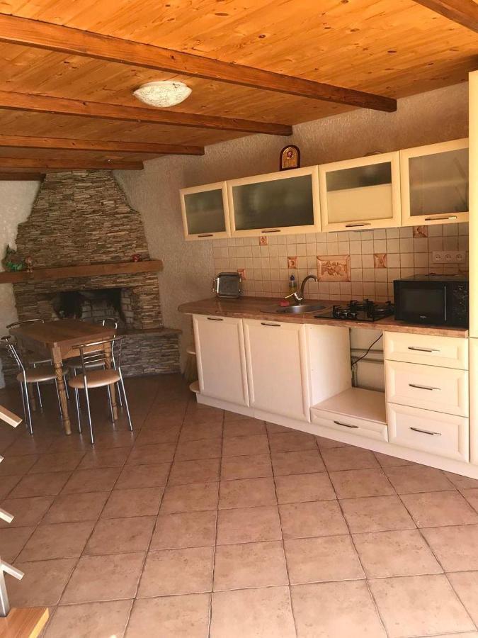Vacation Home Yabluniv Esterno foto